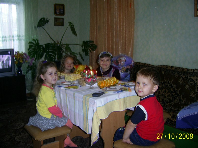 Эта песня про моих друзей:Дашу,Диану,Алину,Марину,Наташу.!! - Я ИХ ВСЕХ ЛЮБЛЮ