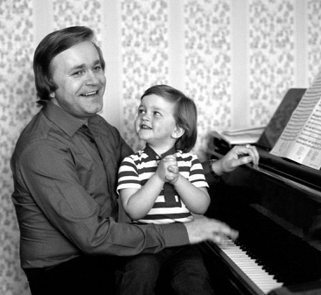 Евгений Мартынов - Баллада о матери (Алексей, Алешенька, сынок!)Муз.Е.Мартынова,ст.А.Дементьева